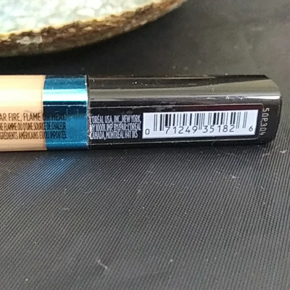 L'Oreal Infallible Pro Glow Concealer Shade 05 Color Sand Beige